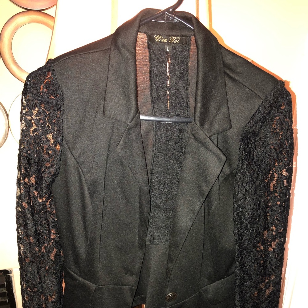 🔥Hot, black jacket with lace sleeves🔥